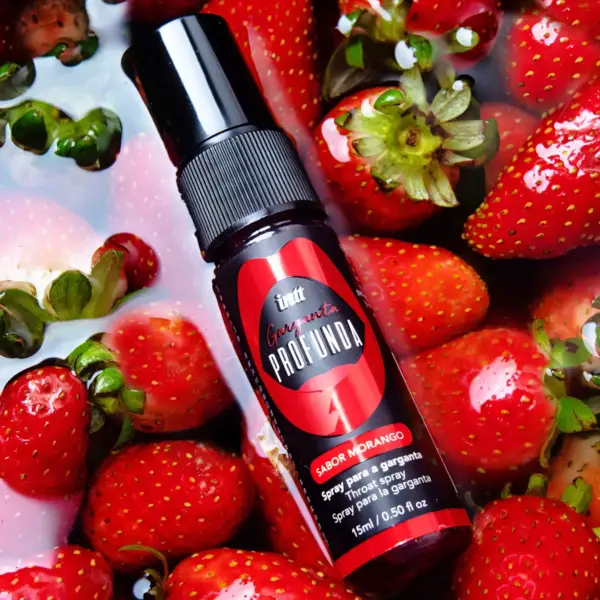 INTT Garganta Profunda Frutilla spray oral rodeado de fresas frescas — Tántrika™